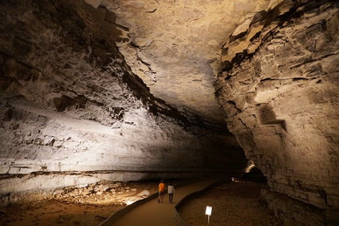 Mammoth-Cave-near-Kentucky-US