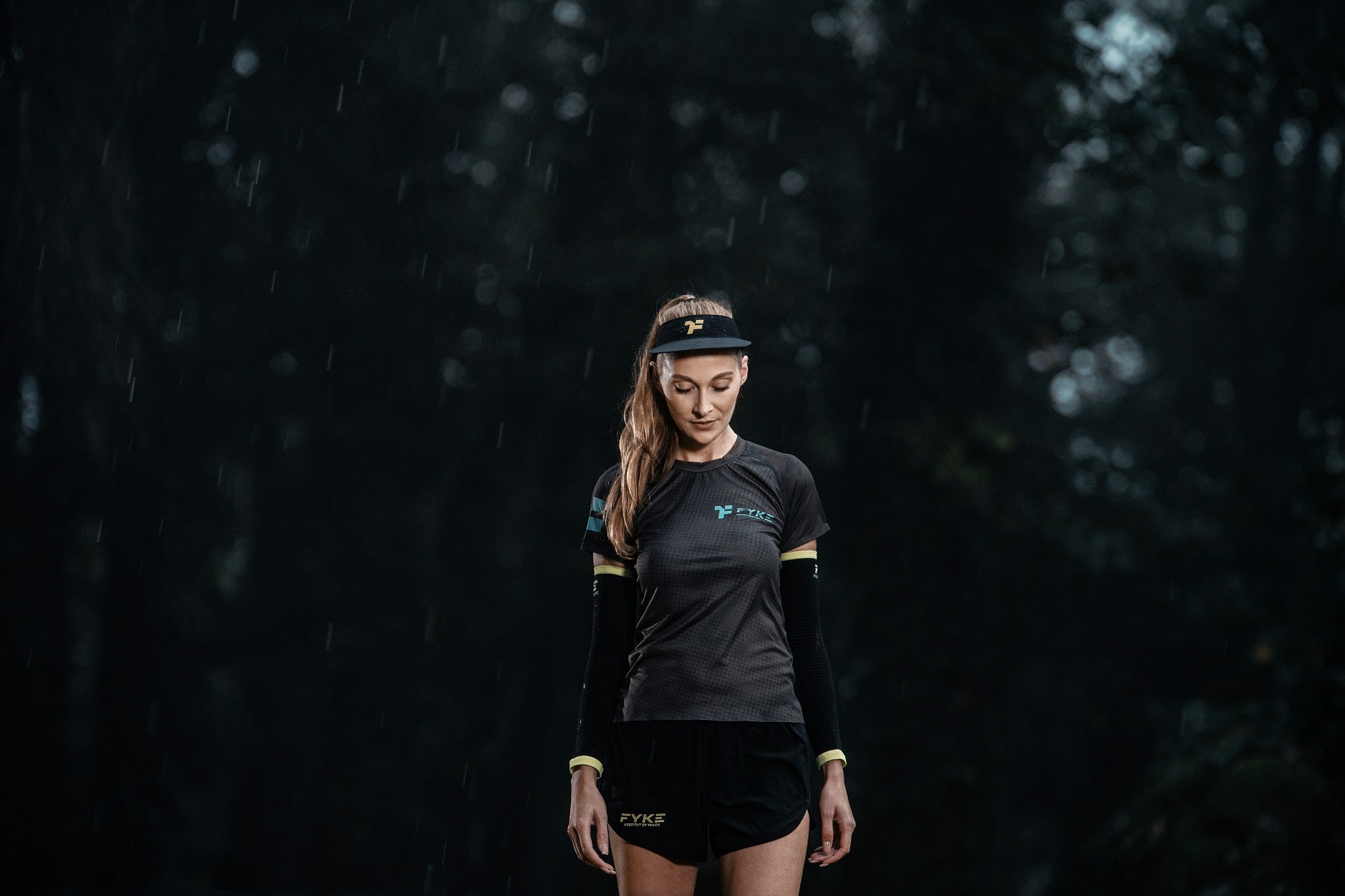 Woman wearing a black Running Visor in the rain