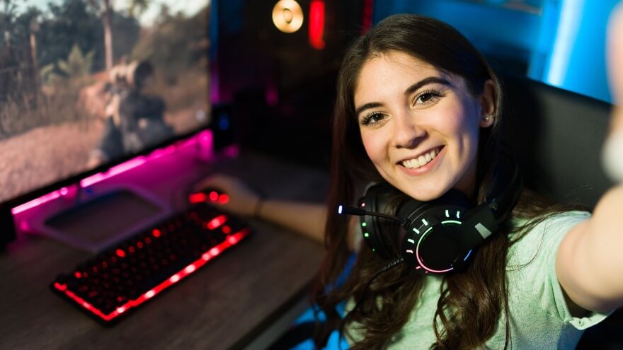 An egirl showing her pro streamer setup with gaming mouse and keyboard