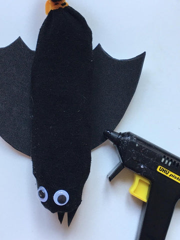 Fledermaus DIY aus einer Socke für Halloween DIY