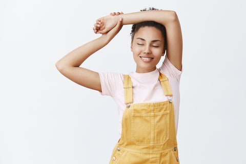 woman applying natural deodorant 