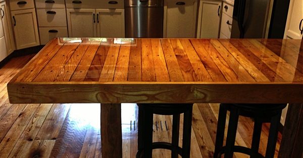 A kitchen epoxy table top