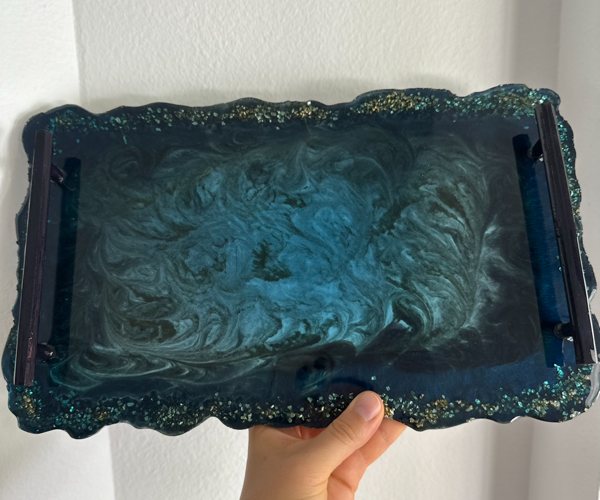 An epoxy resin tray made with epoxy resin and several different epoxy powder pigments from Pigmently.