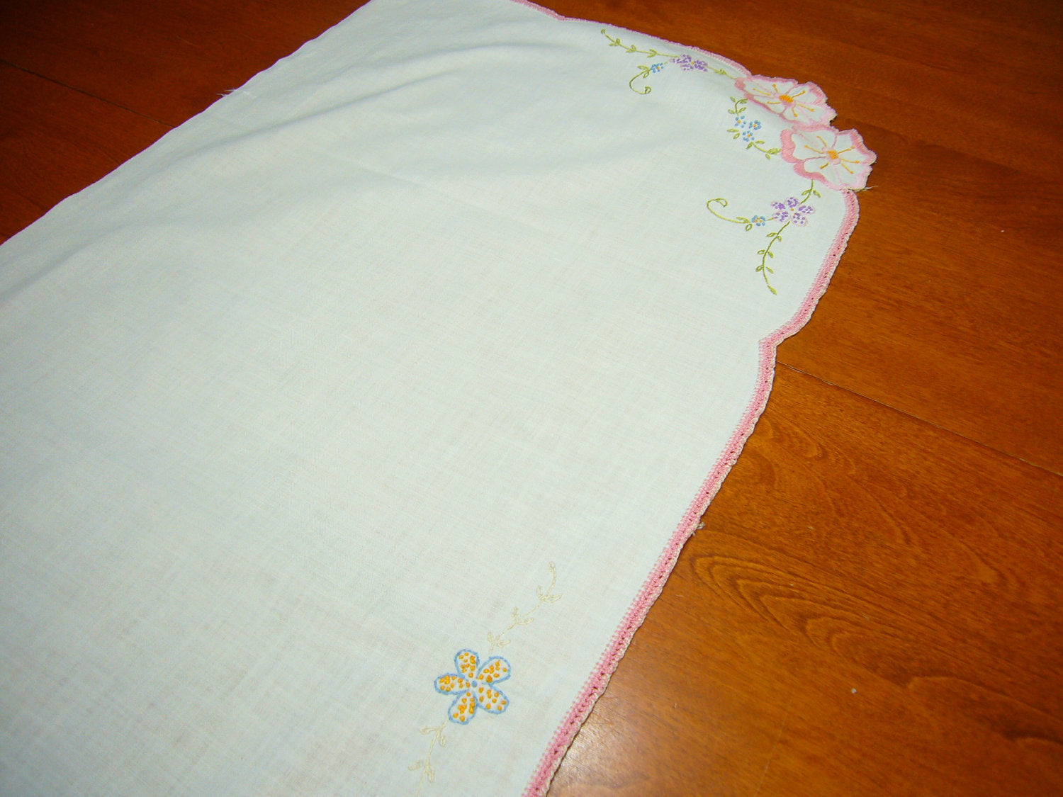 Dresser Scarf Vintage Embroidered Dresser Scarf Vintage Linens