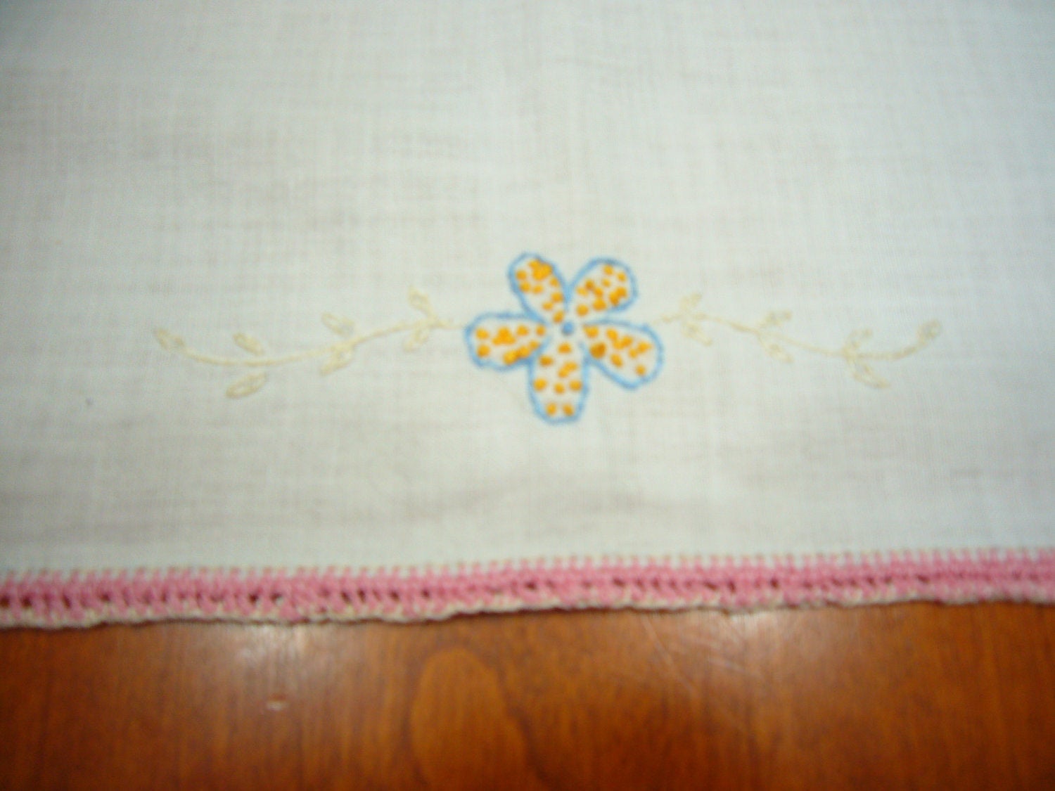 Dresser Scarf Vintage Embroidered Dresser Scarf Vintage Linens