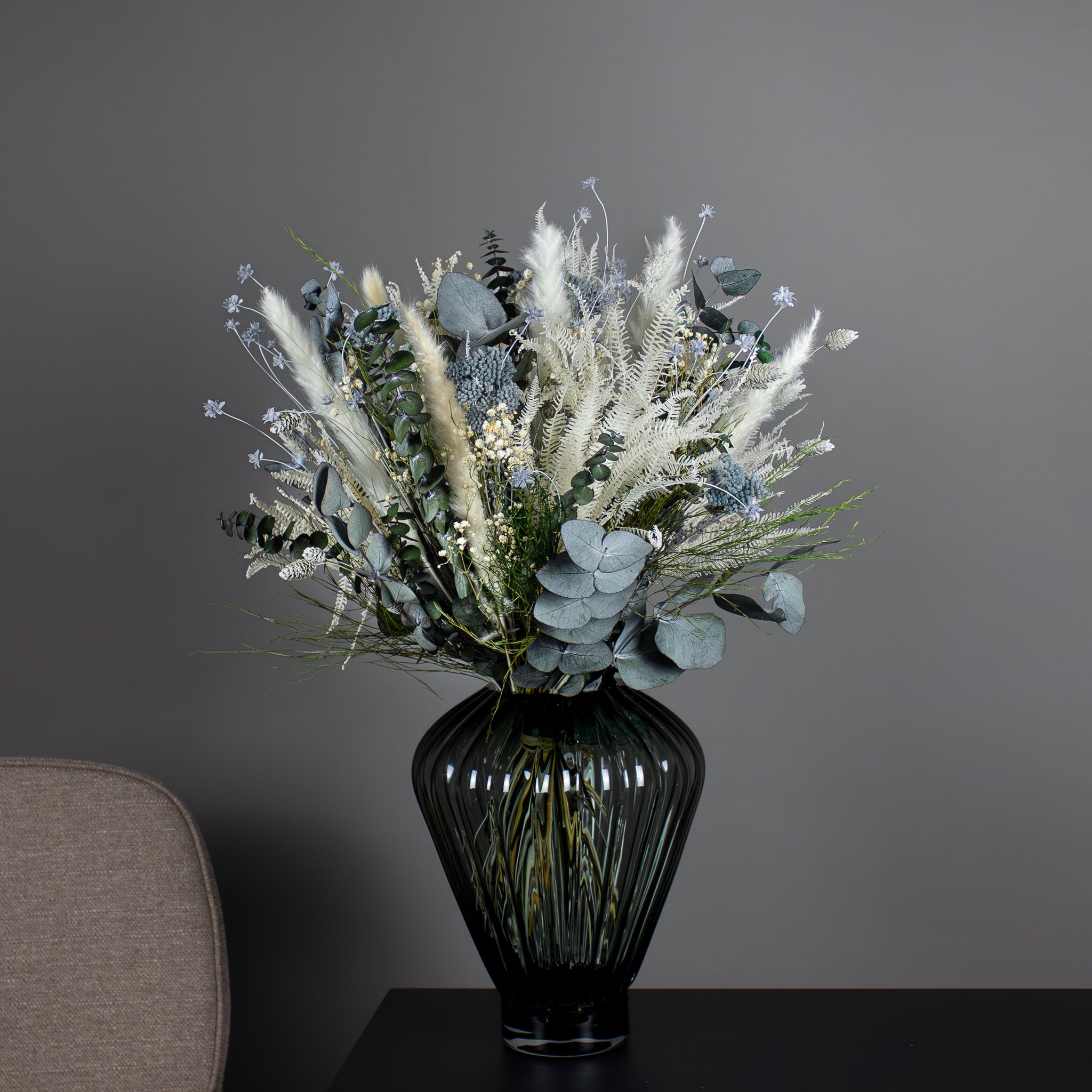 Se Living Flowers | Buket - White Beauty - Tørret Blomsterbuket - Pompøs, Højde: 60-65 cm- Evighedsblomster / Evighedsbuket hos Livingflowers.dk