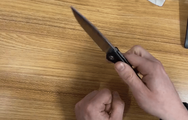 How to close a liner lock pocket knife Megalodon 