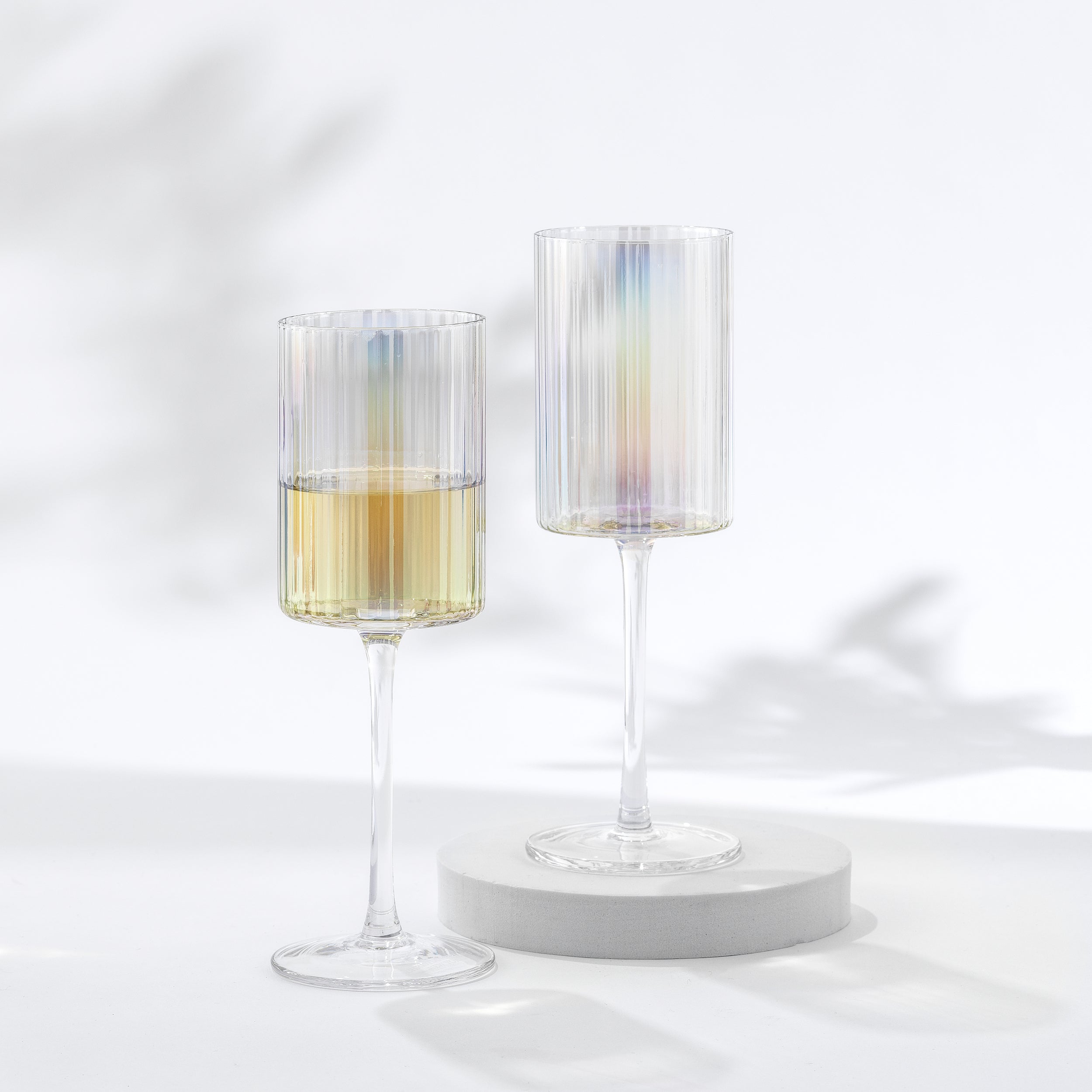 Fluted Iridescent Champagne Flutes – Christian Siriano Chroma  6oz Champagne Glasses Set Of 2. Unique Champagne Flute, Mimosa Glasses, Cocktail  Glasses or Wedding Champagne Flutes.: Mixed Drinkware Sets