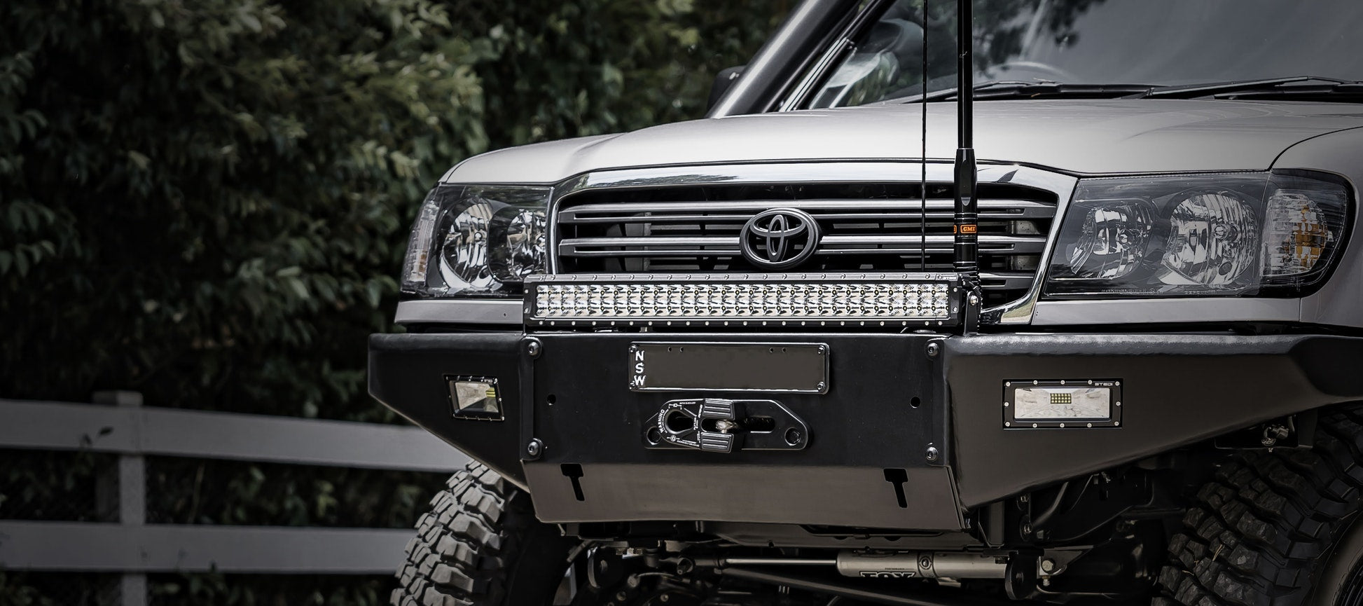 Stedi ST4K 32 inch lightbar toyota landcruiser