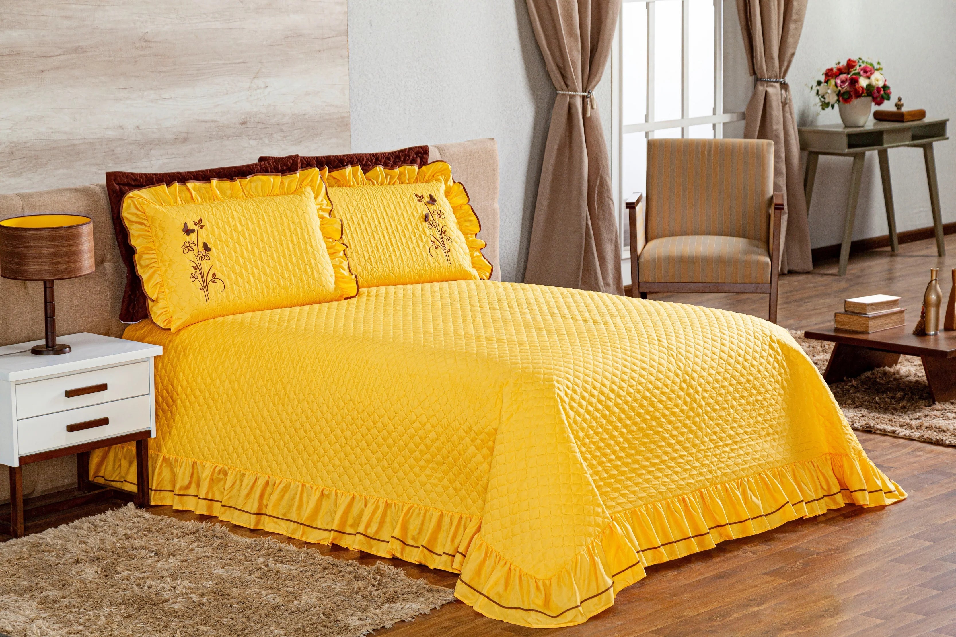 Cobre Leito Queen 03 Peças - Conjunto de alta qualidade com tecido 100% poliéster e 2 porta travesseiros. Adicione luxo e conforto ao seu quarto.