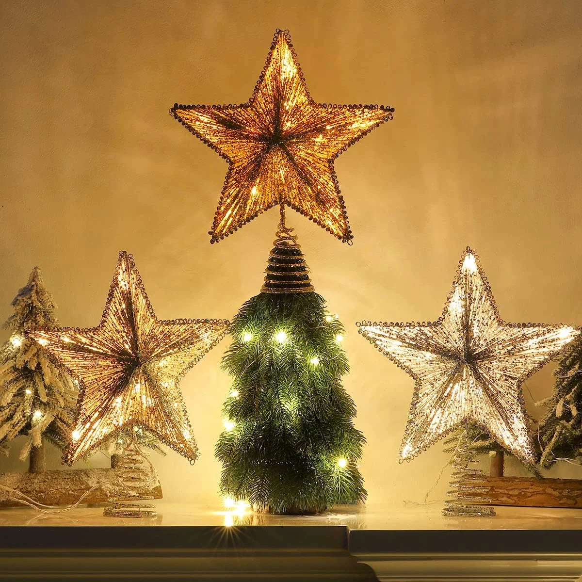 Estrela dourada para árvore de Natal, símbolo de elegância e sorte. Adicione brilho à sua celebração com nosso topper de ferro resistente