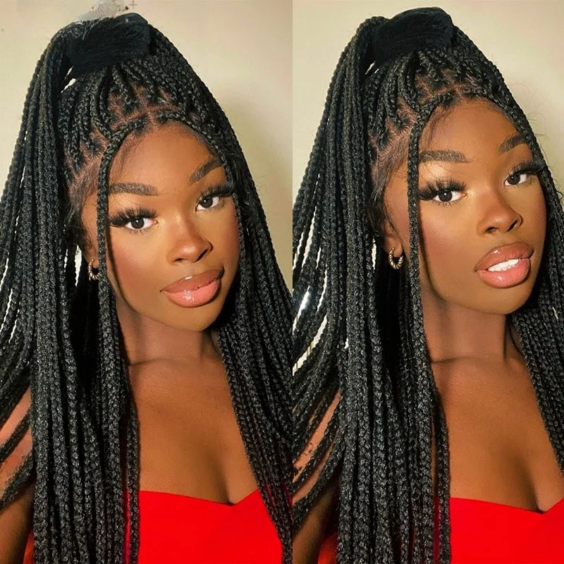 Uma mulher negra sorridente usando uma peruca cacheada dread lace front