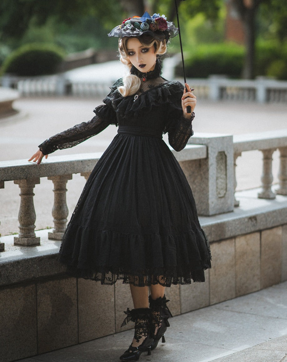 Gothic Fashion  Gothic outfits, Lolita fashion, Gothic fashion