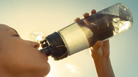 Is it dangerous to drink water from plastic bottles - Start drinking f –  Frizzlife