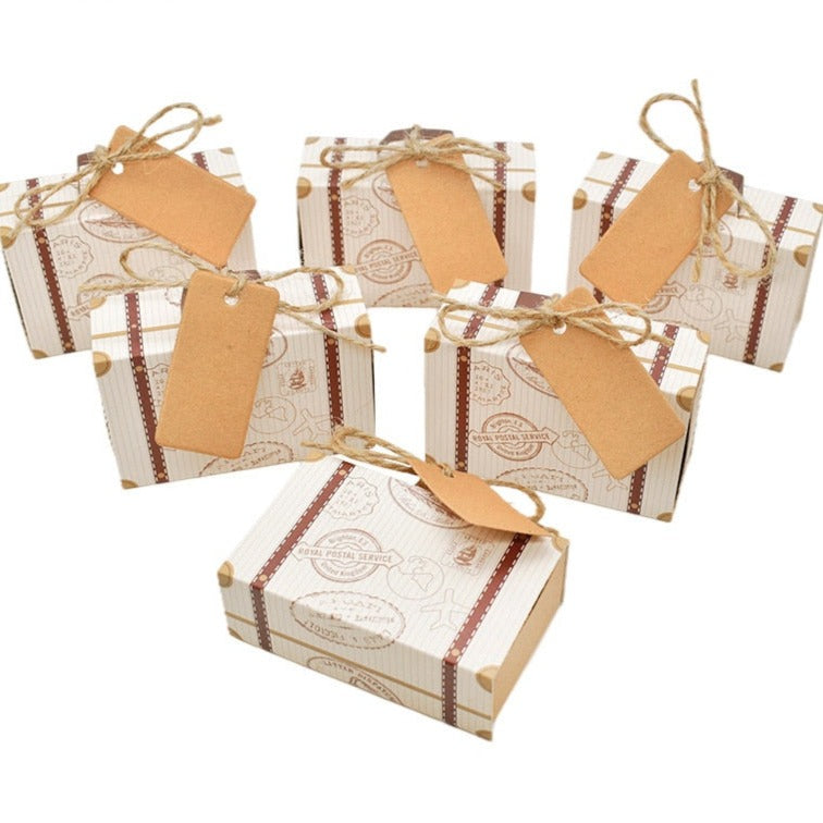 de cartón con forma maleta para regalos de boda Silverson
