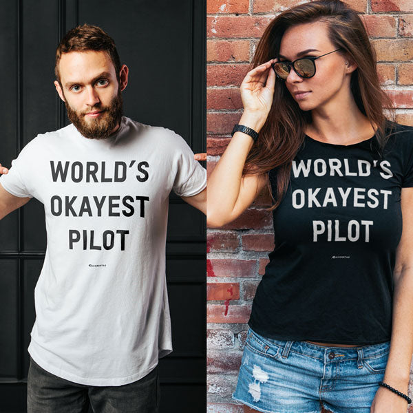 World's Okayest Pilot T-shirt - パイロットへのオリジナルギフト