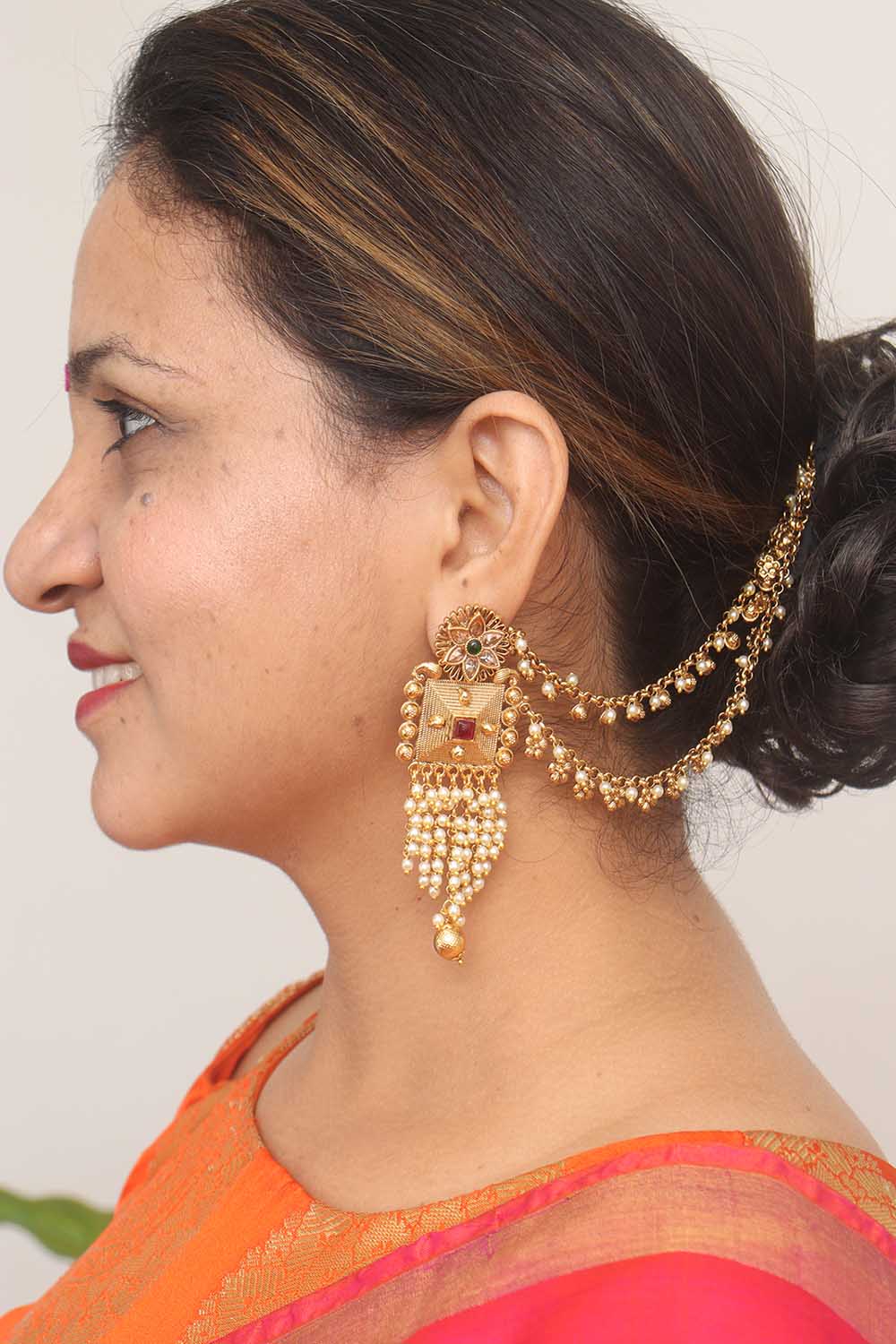 Work It 12 Earrings With Hair Chain Looks For Awesome Bridal Pics