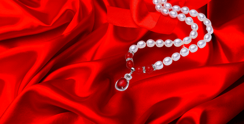 7 pearl necklaces, bracelets and more