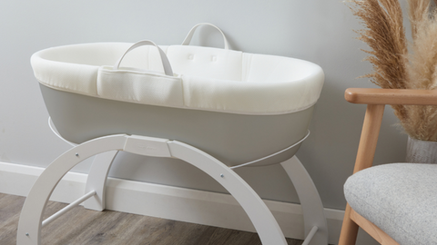 Shnuggle Dreami Moses Basket and Stand