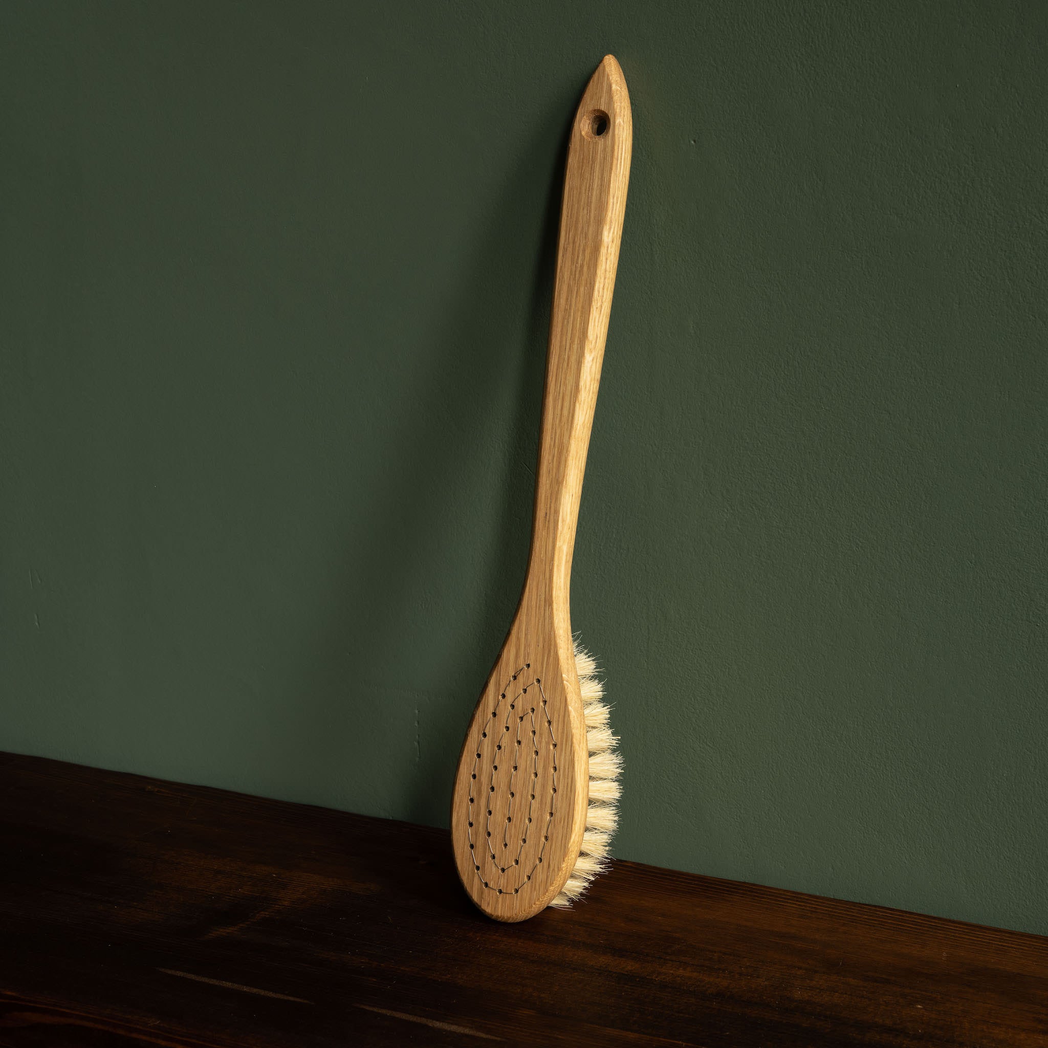 Iris Hantverk Bathtub Scrub Brush | Fjørn Scandinavian