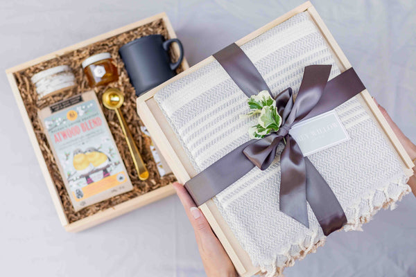 gift box with blanket, balzacs coffee and mug