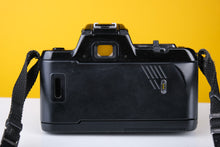 Load image into Gallery viewer, Nikon F-401s 35mm SLR Film Camera with Nikkor AF 35-105mm f3.5-4.5 Lens

