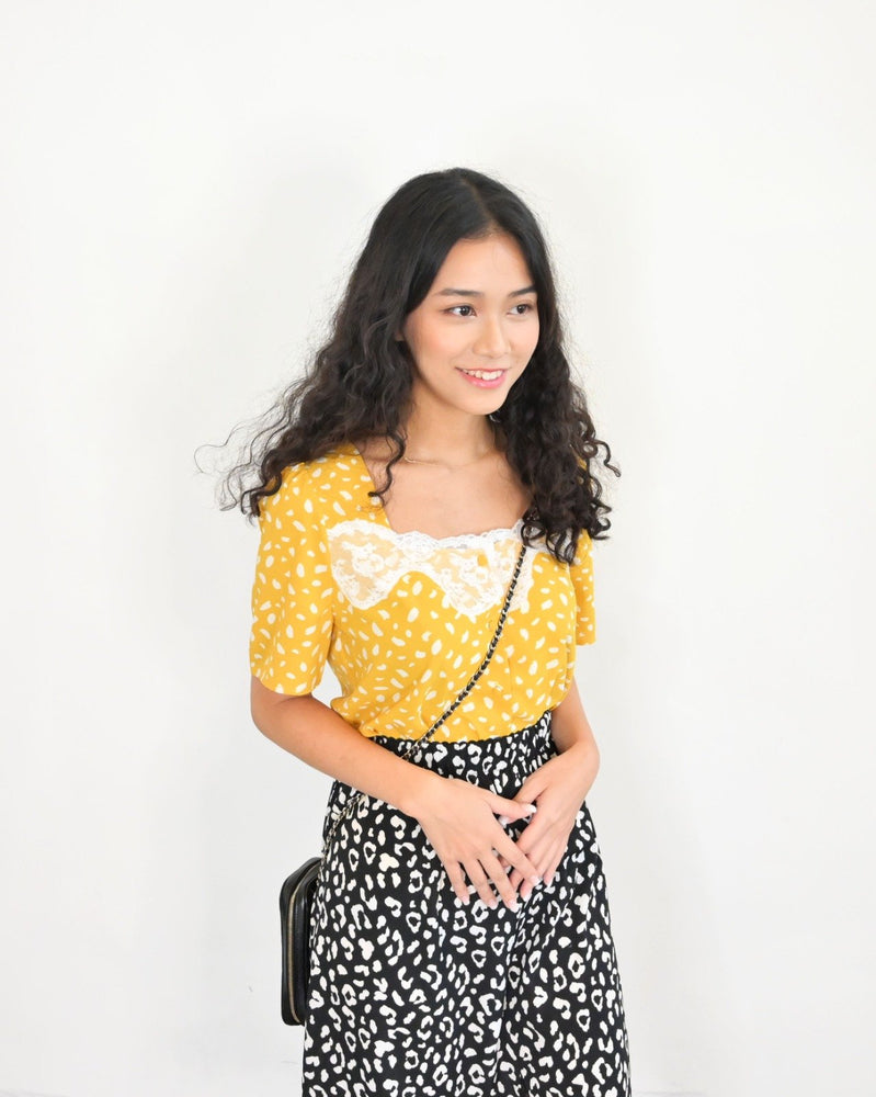 aalis LOCONA lace square neck puff sleeves blouse (Mustard mix)