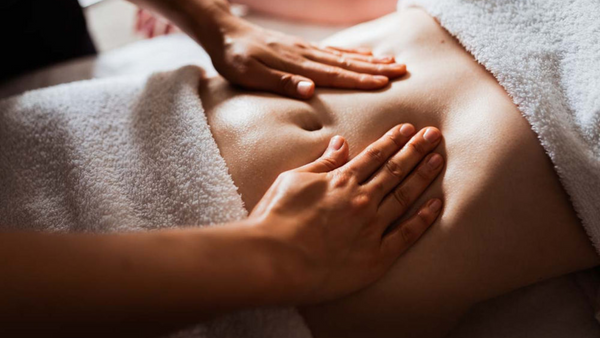 En naturopathie, le massage est une technique préventive et hygiénique qui va permettre une meilleure circulation des liquides sang et lymphe 