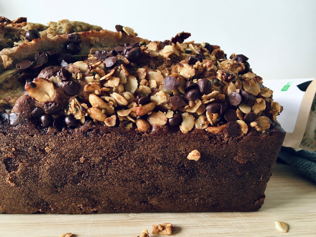 banana bread gourmand au chocolat et aux graines de chanvre