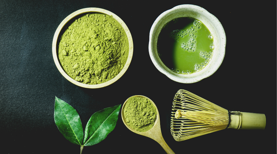  matcha-the-vert-japonais-boisson-traditionnelle. Profitez-de-ses-bienfaits-en-sirotant-cette-infusion-en-version-lattee