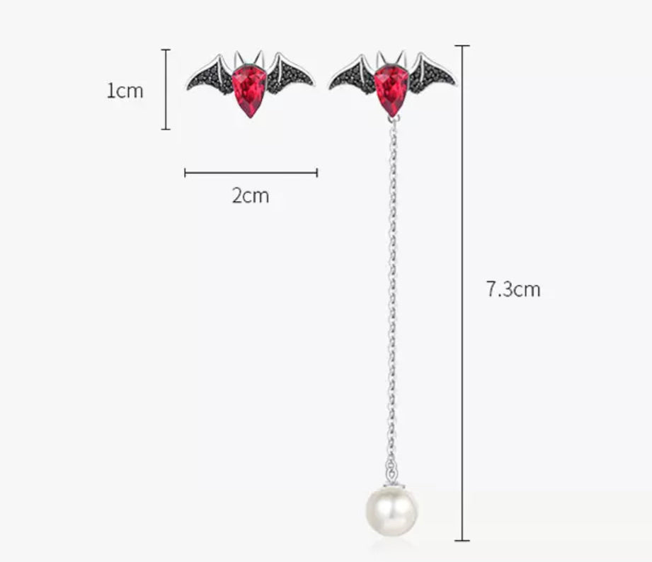 Aretes góticos Batman con cristales Swarovski y perla de agua dulce – FÉNIX  JOYEROS