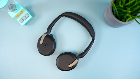 Ultimate For Workers: Remote, 65 and The Headset Hybrid Evolve2 Jabra