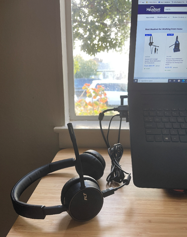 headset connecting to computer with plantronics hub