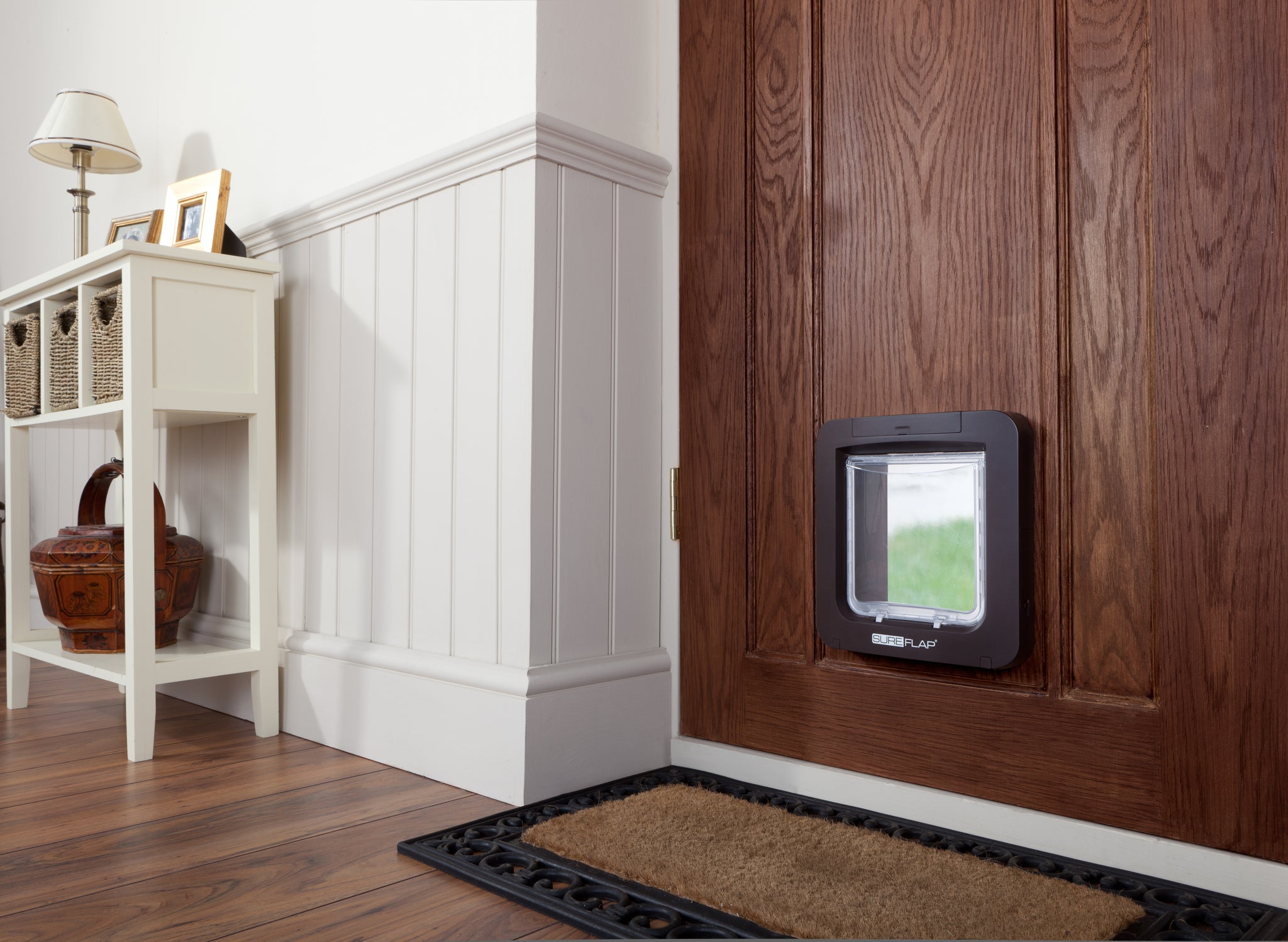 Sureflap manufactures some of the best microchip cat doors with a microchip sensor out there.