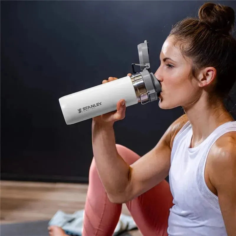 Stanley - 24Oz The Quick Flip Go Bottle, Polar - Image 3