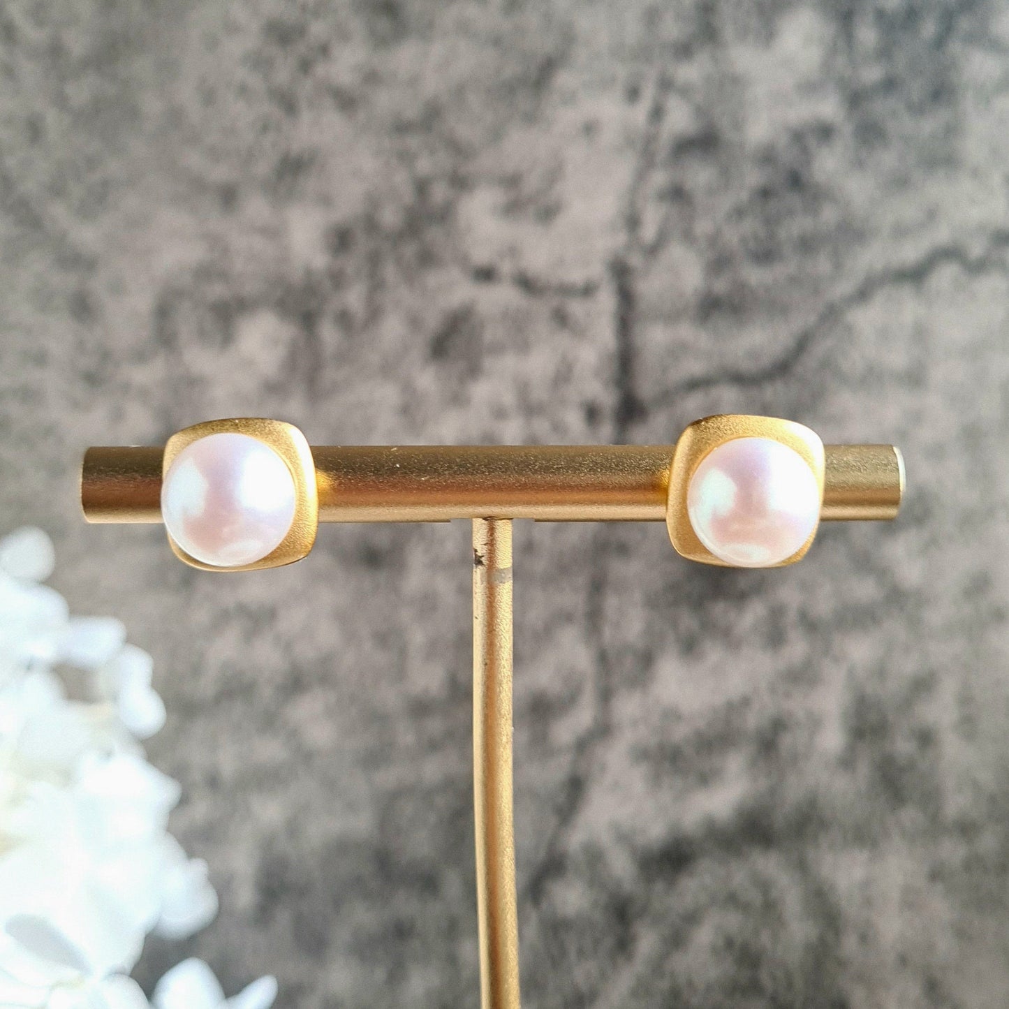 Frosted S925 frame with Fresh Water Pearl Ear Stud
