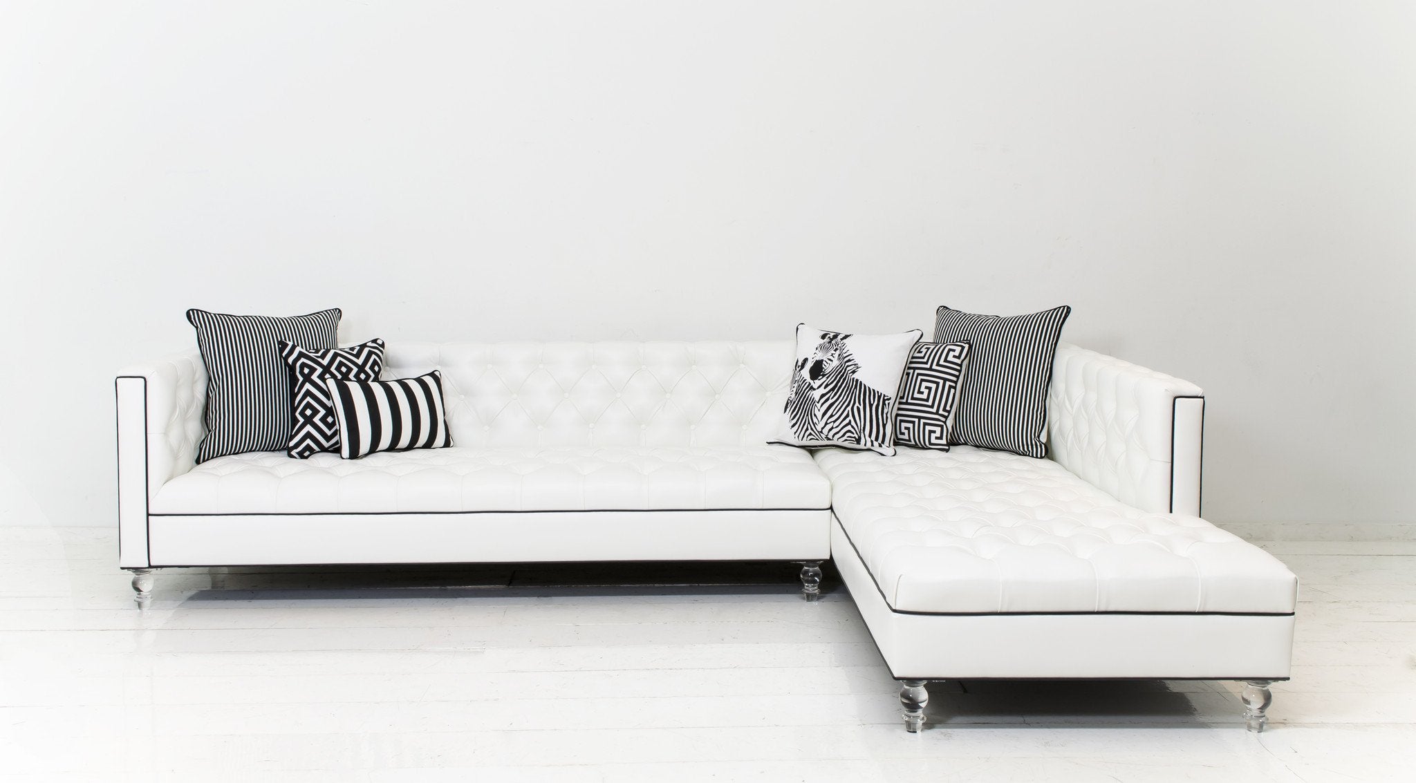 Hollywood Sectional Faux Leather in Mesa White