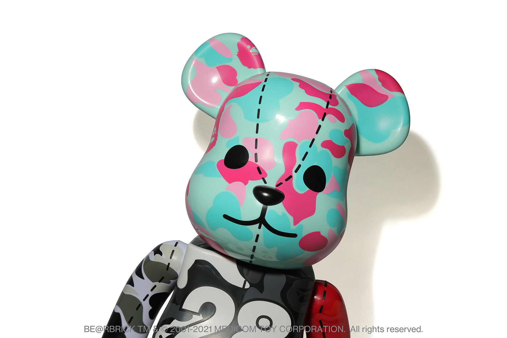 A BATHING APE 28TH ANNIVERSARY BE@RBRICK BAPE CAMO 1000%