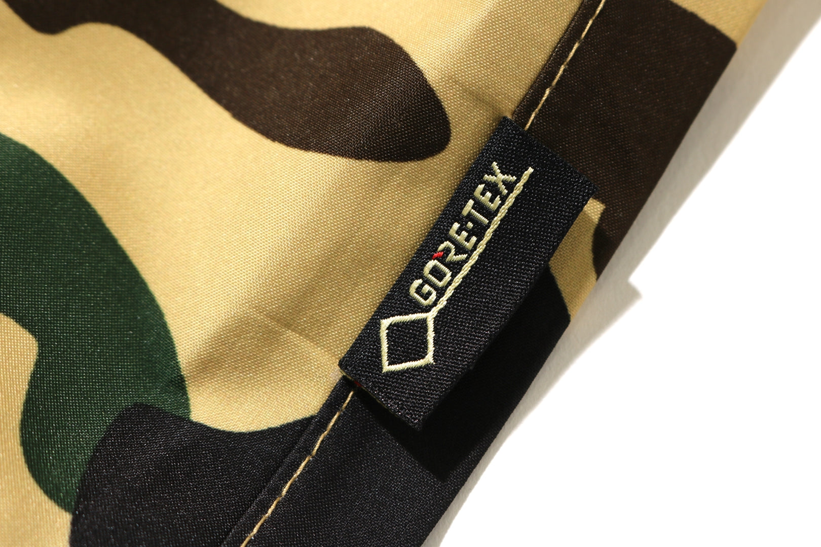 GORE-TEX 1ST CAMO SNOWBOARD JACKET