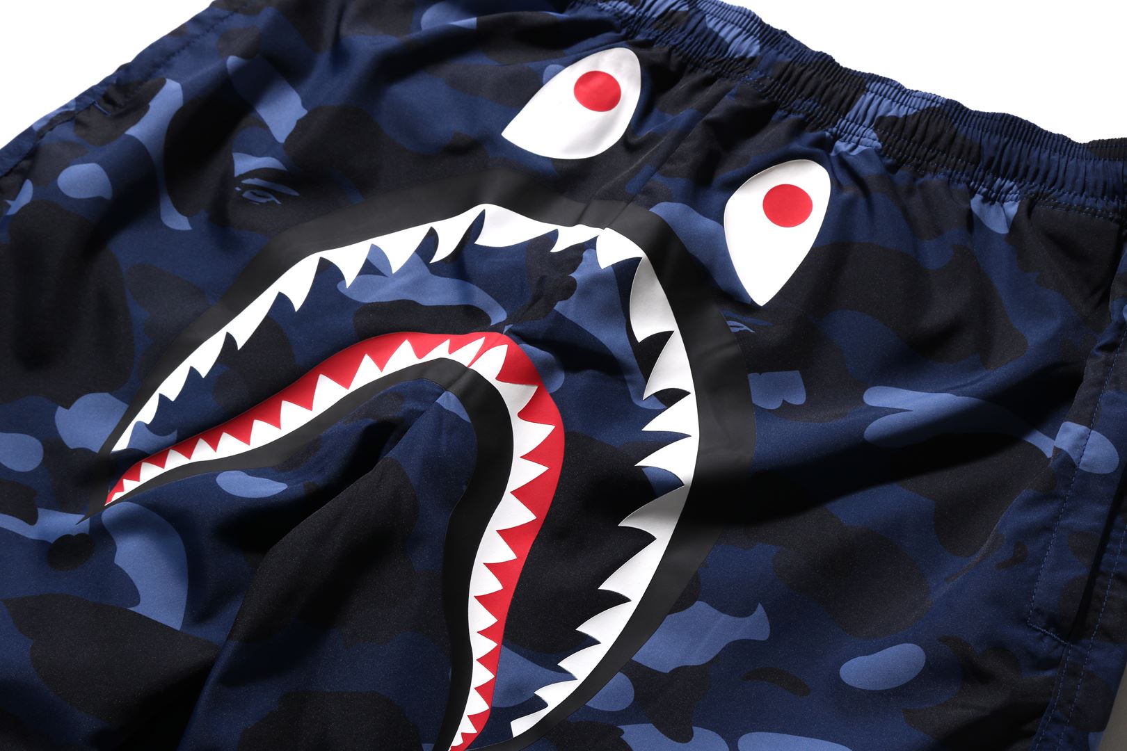 COLOR CAMO SHARK BEACH SHORTS