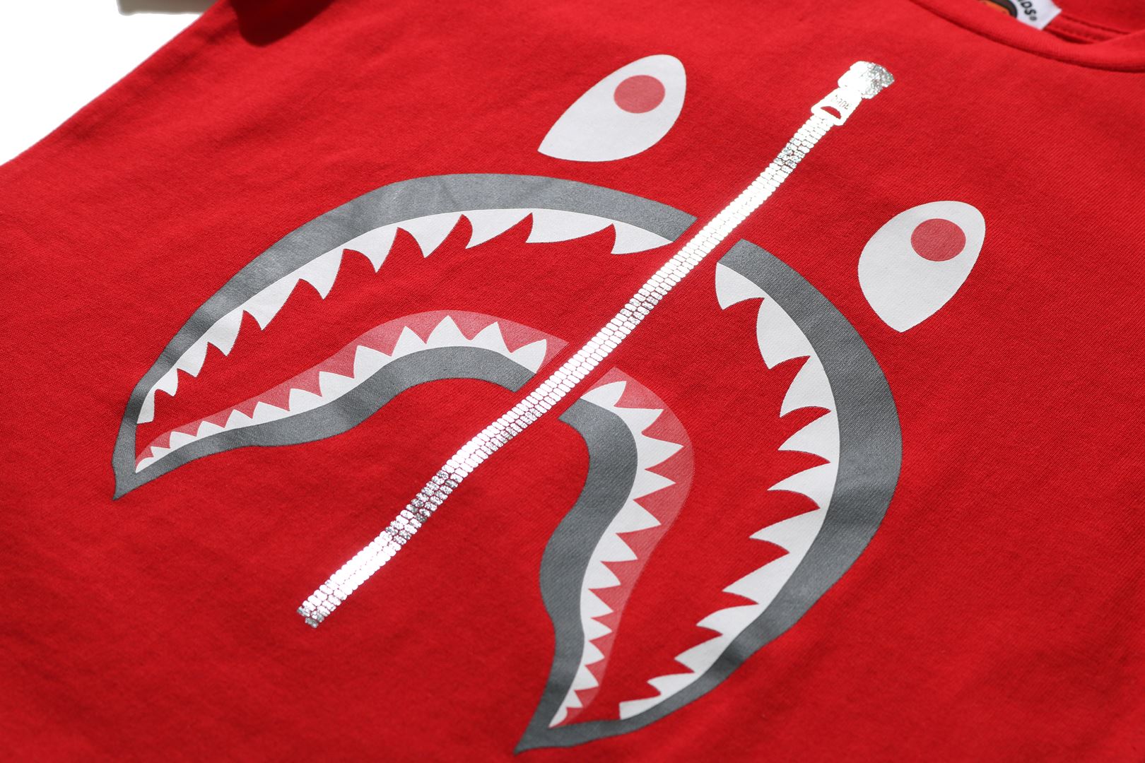 SHARK TEE