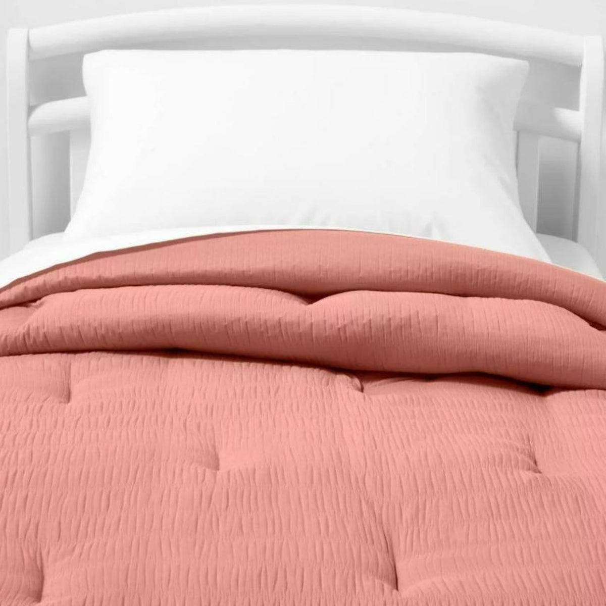 Bid and Buy Deals - Pillowfort Toddler Seersucker Comforter