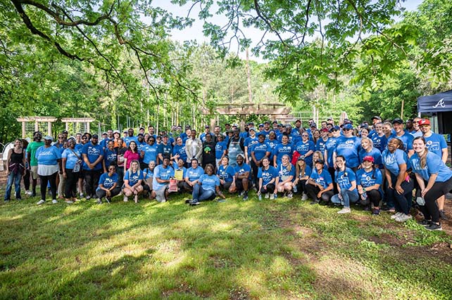 atlanta-braves-volunteer-group-picture.jpg__PID:13e2d911-4688-4b15-9609-e0ceda748bbd