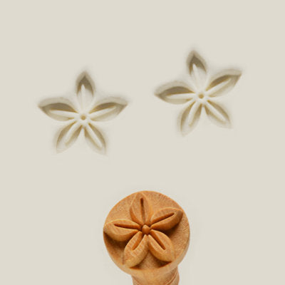 Scm-196 Medium Round Wood Pottery Stamp Simple Flower Outline 