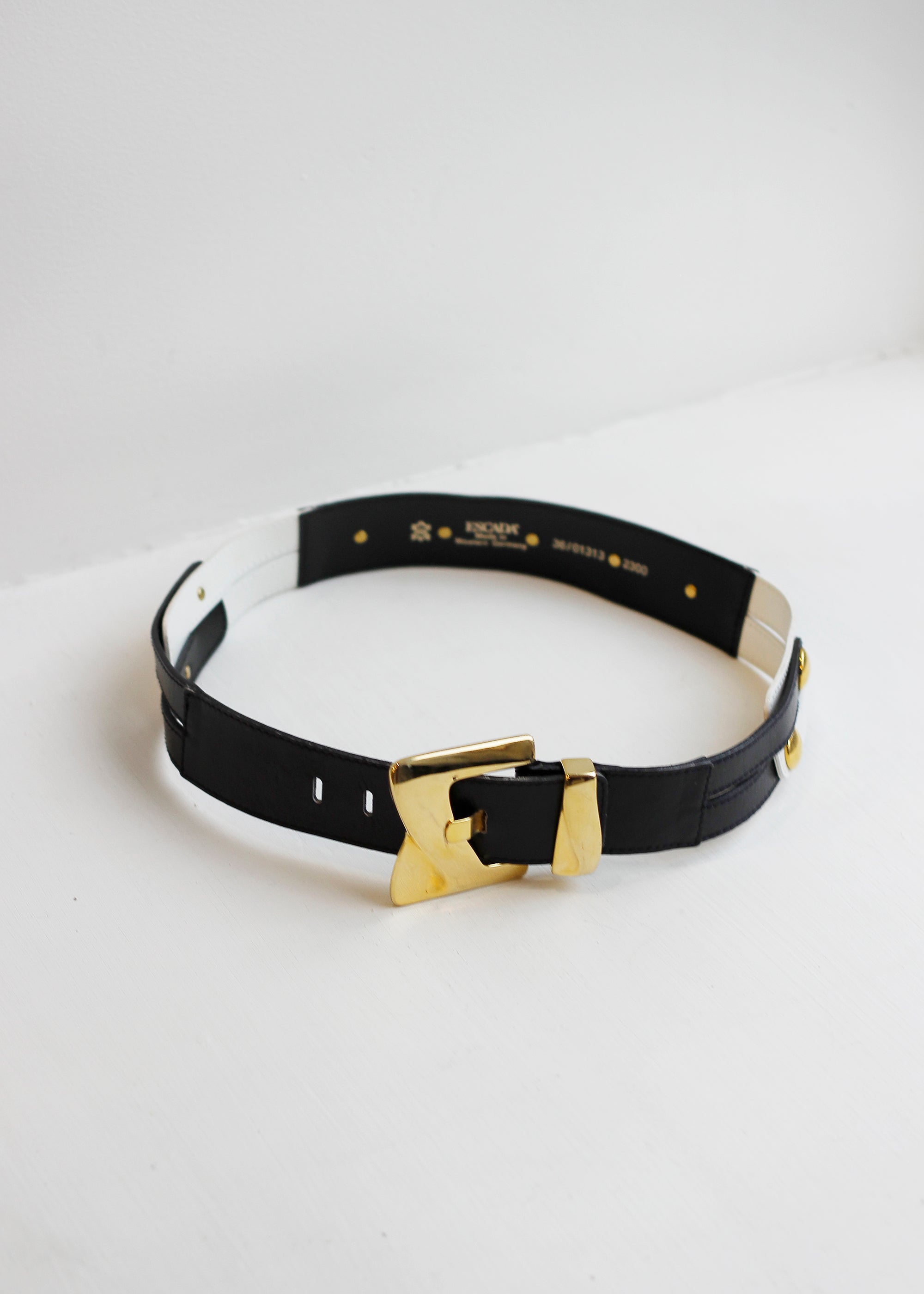 Birma Bestrooi rijkdom ESCADA VINTAGE LEATHER BELT – Curated