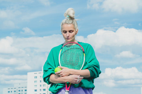 ELISA KLINKENBERG mit Tennis schläger
