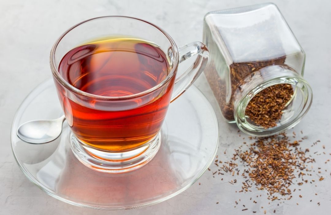 Rooibos e xícara de chá de rooibos