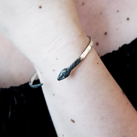 Inchoo Bijoux, snake, bangle, bracelet, handmade, handcrafted, medusa, sterling silver, artisan, jewel, design, goth, goth lifestyle, alt fashion, occult, ouroboros, scale, slytherin