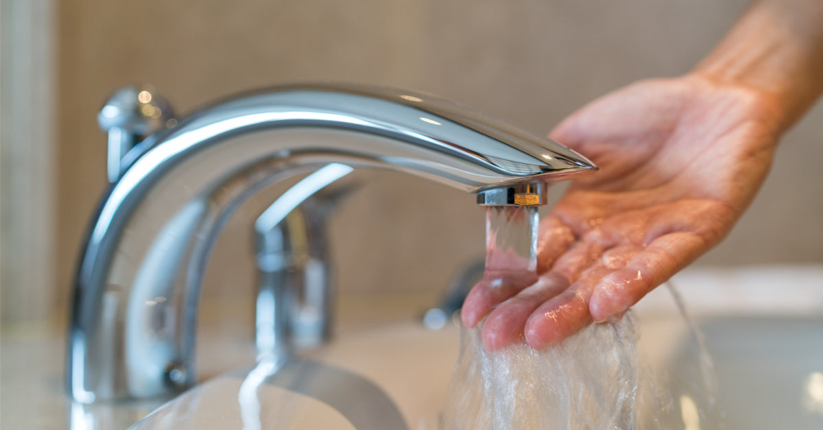 handwashing cloth diapers in the bathtub 