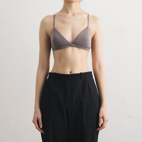 Model: 168cm C65, Wearing 100% Silk Bralette size S (front)